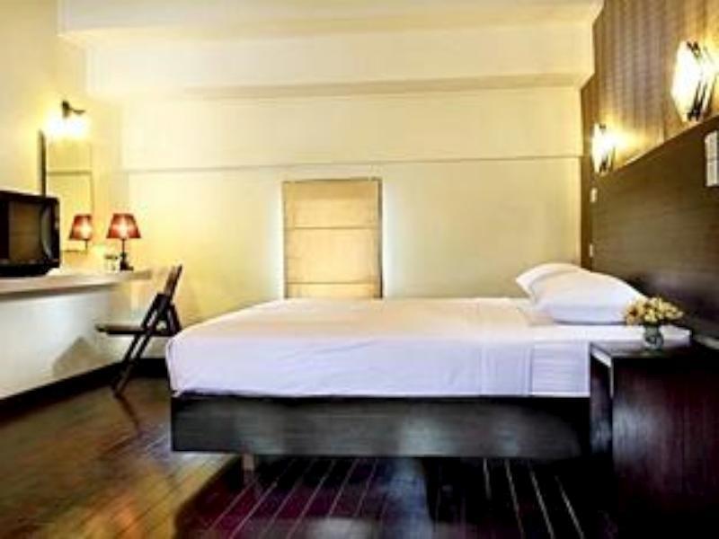 Mervit Hotel Padang  Luaran gambar